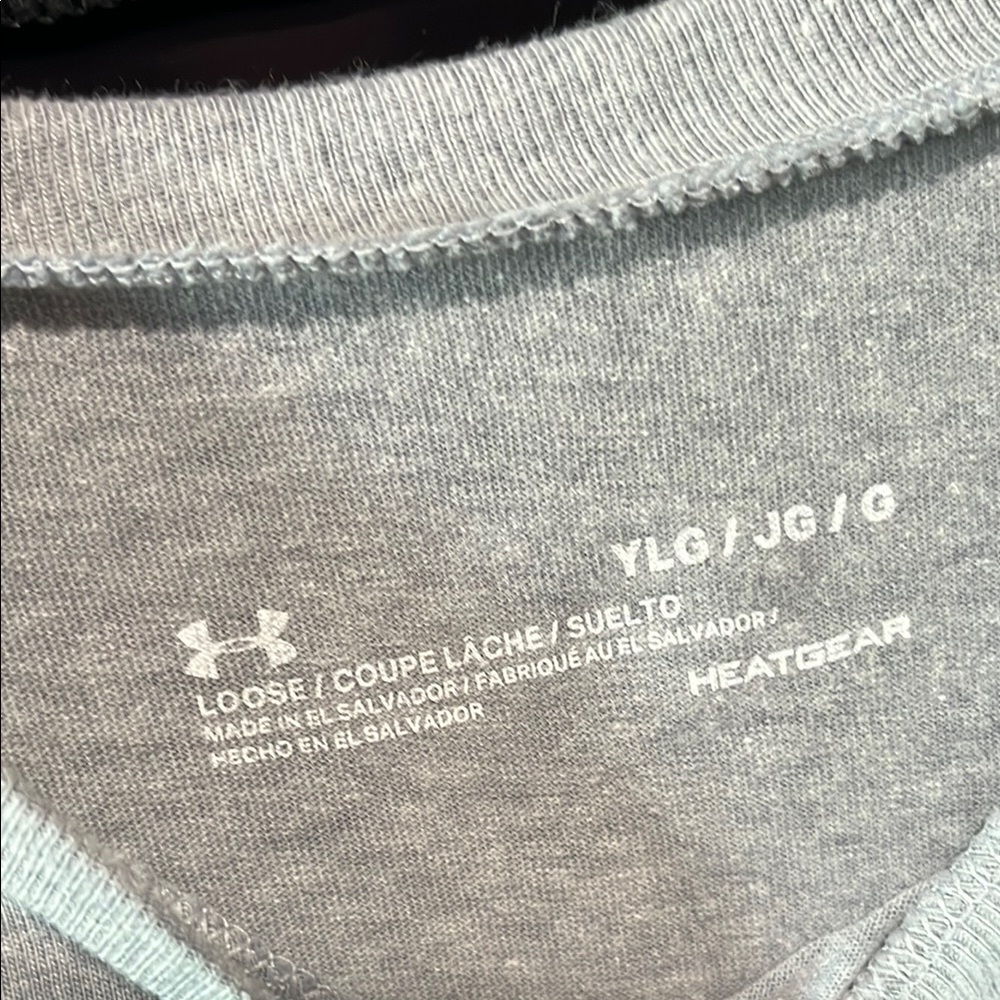 UNDER ARMOUR - 🇺🇸 Teen HeatGear Gray Shirt - Picture 2 of 5